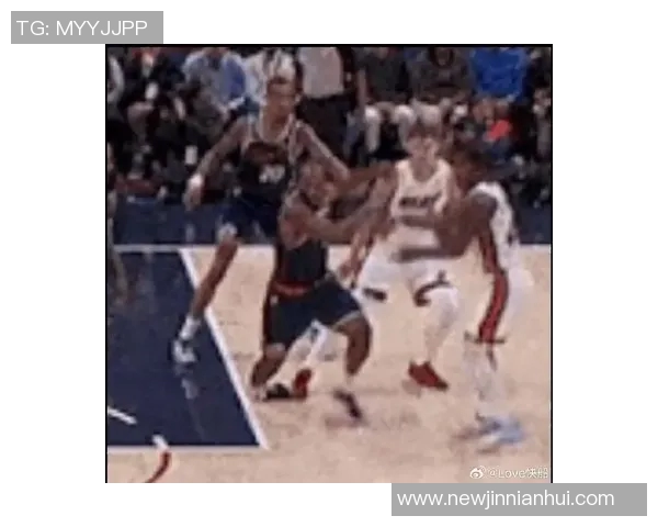 加福德谈右脚踝扭伤事故称踩到浓眉脚上意外难以避免 加福德谈右脚踝扭伤事故称踩到浓眉脚上意外难以避免