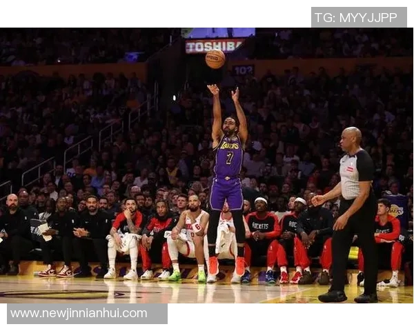 湖人末节进攻停滞不前文森特三分球引发太阳替补席狂欢